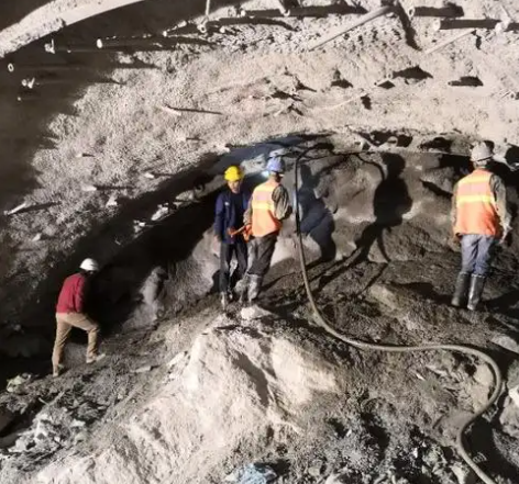 汇川隧道拱顶带模注浆料，微膨胀注浆料的特点及施工工艺